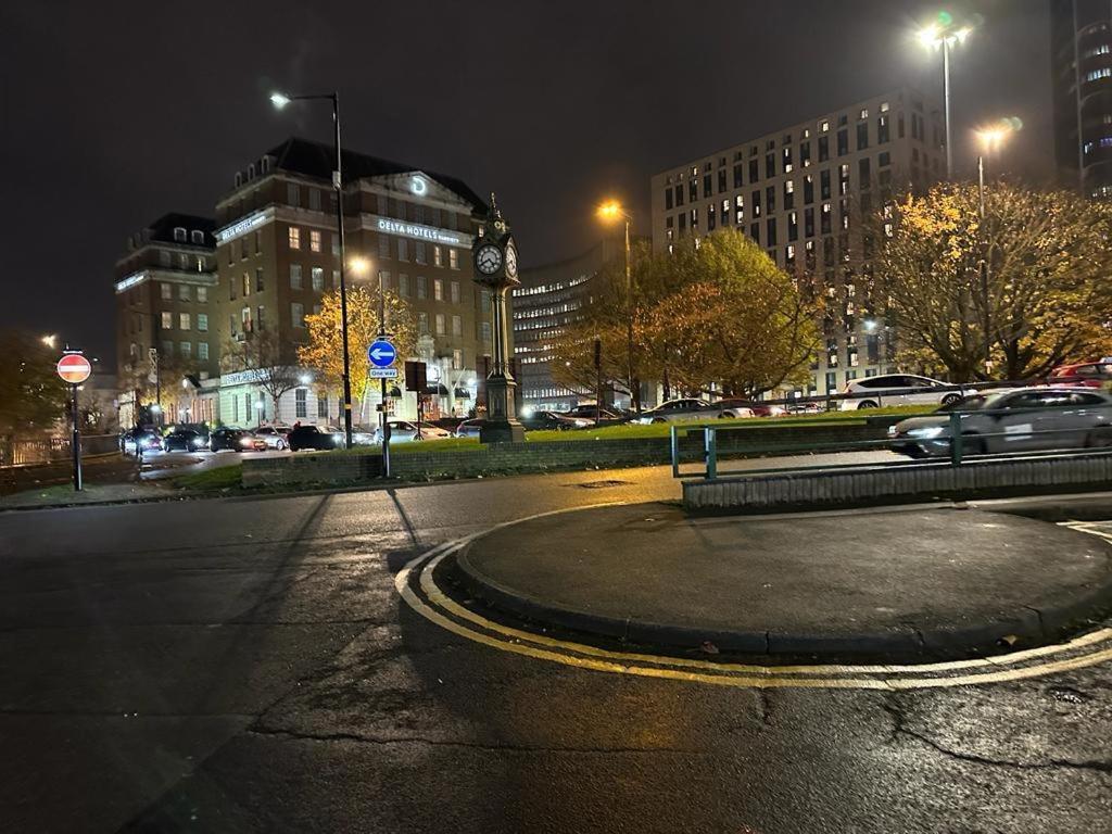 *Luxury 9Ine Lush Jacuzzi Apartment & Balcony* Birmingham Exterior foto