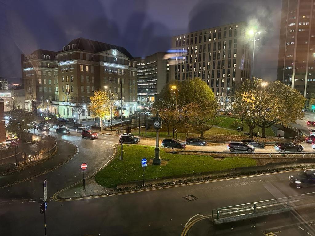*Luxury 9Ine Lush Jacuzzi Apartment & Balcony* Birmingham Exterior foto